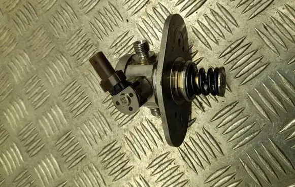 BMW 5 G60 Fuel injection high pressure pump 7934496