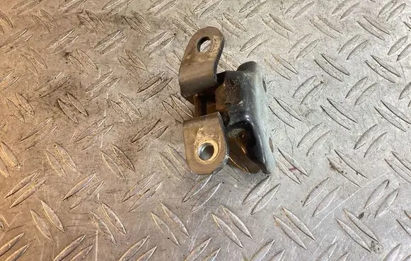 Toyota RAV 4 (XA40) Rear door lower hinge A046694