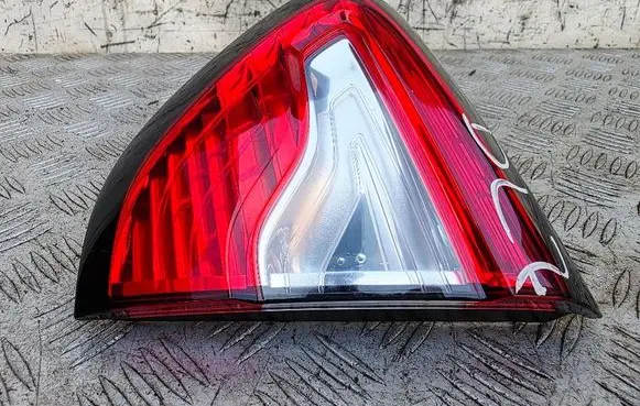Tailgate rear/tail lights