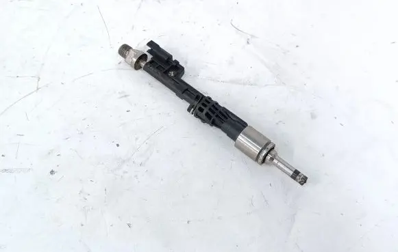 BMW X5M E70 Fuel injector 1364759787004 7597870 0261500109