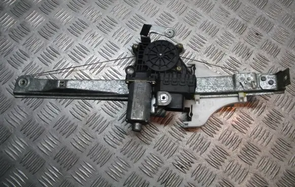 Ford Mondeo Mk III Front door electric window regulator 0130821773
