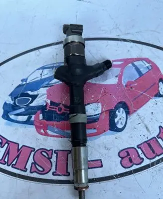 Toyota Avensis T250 Fuel injector 236700G010