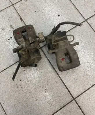 Volkswagen PASSAT B6 Rear brake caliper