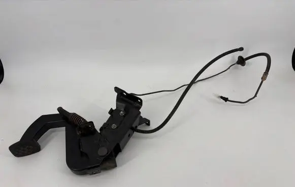 Mercedes-Benz Vito Viano W639 Clutch pedal 6392901201 A6392901201
