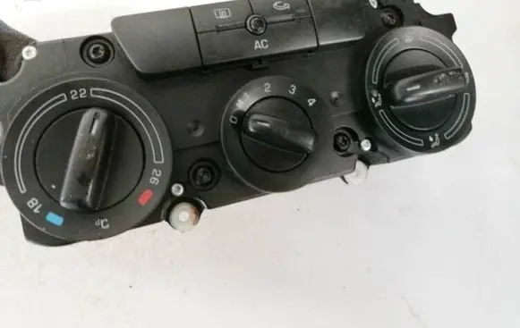 Skoda Octavia Mk2 (1Z) Climate control unit