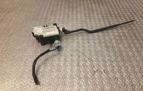 BMW 3 E90 E91 Fuel tank cap lock 6985880