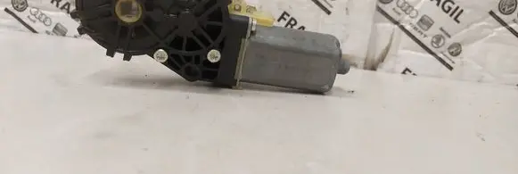 Volkswagen Touareg I Seat adjustment motor 0390201948