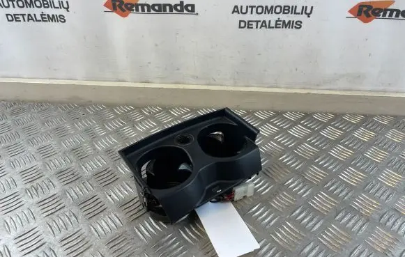 Cup holder front