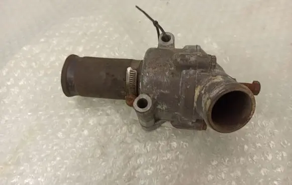 Mercedes-Benz E W123 Thermostat/thermostat housing 1022030374