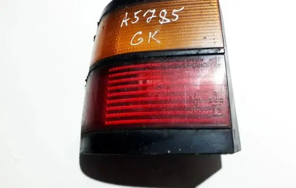 Volkswagen PASSAT B3 Rear/tail lights 333945111