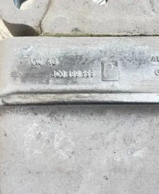 Volkswagen PASSAT B6 Engine mount bracket 3C0199555P