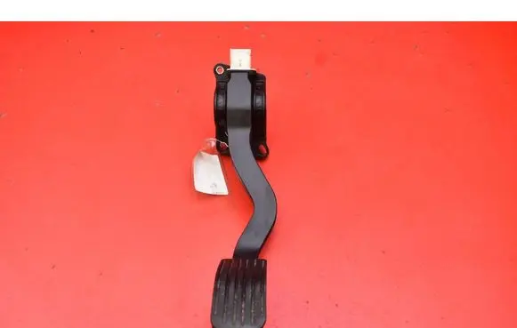 Peugeot 307 CC Accelerator throttle pedal 9646702180
