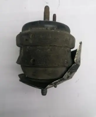 Cadillac CTS Engine mount bracket 466517