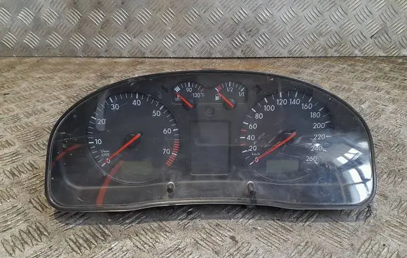 Volkswagen PASSAT B5 Speedometer (instrument cluster) 3b1919860