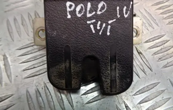 Volkswagen Polo IV 9N3 Tailgate exterior lock 6Q6827505B