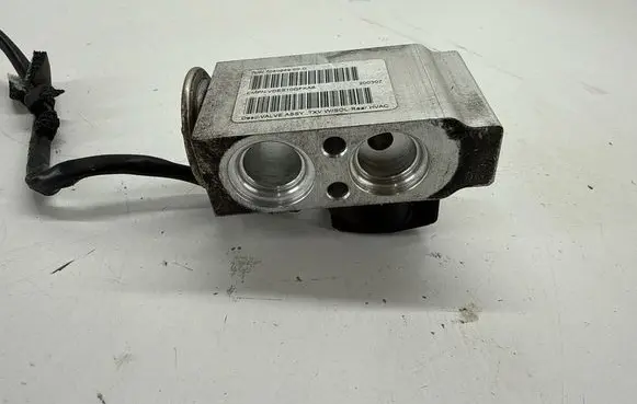 Tesla Model X Air conditioning (A/C) expansion valve 105096900D