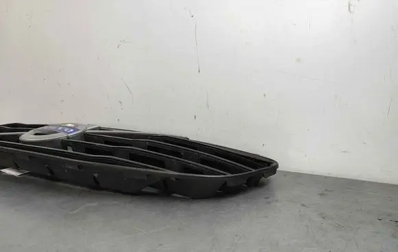 Volvo XC60 Front bumper upper radiator grill 31333832