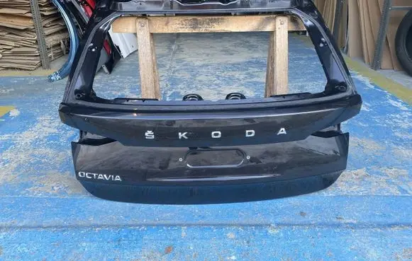 Skoda Octavia Mk4 Tailgate/trunk/boot lid 5E7827081