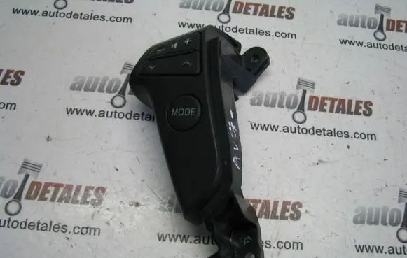 Toyota Avensis T250 Steering wheel buttons/switches 