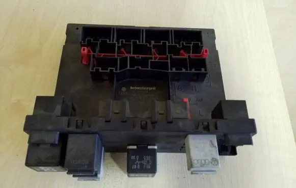 Volkswagen Golf V Comfort/convenience module 1K0937049S
