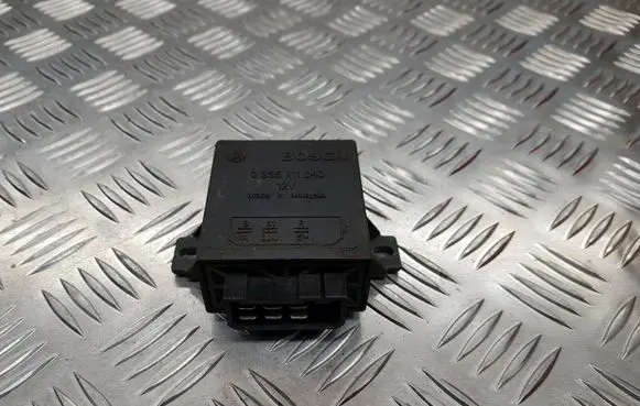 Volkswagen Golf IV Other relay 0335411040