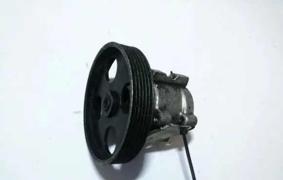 Peugeot 206 Power steering pump 9630501680