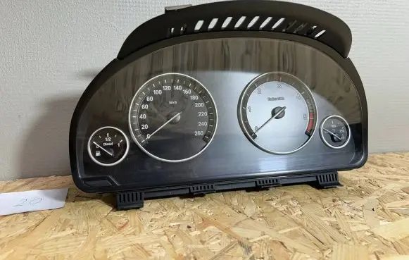BMW 5 F10 F11 Speedometer (instrument cluster) 9249345 1543860 1036908460