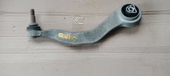 BMW 5 G30 G31 Front lower control arm/wishbone 6861161