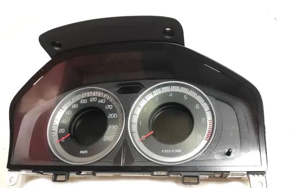 Volvo V70 Speedometer (instrument cluster) 31343324AA