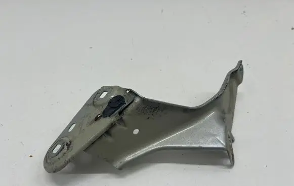 Skoda Octavia Mk4 Fender mounting bracket 5E3821227
