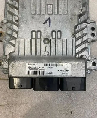 Volvo V60 Engine control unit/module ECU 31372489 S180134102D