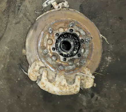 Mitsubishi L200 Front wheel hub