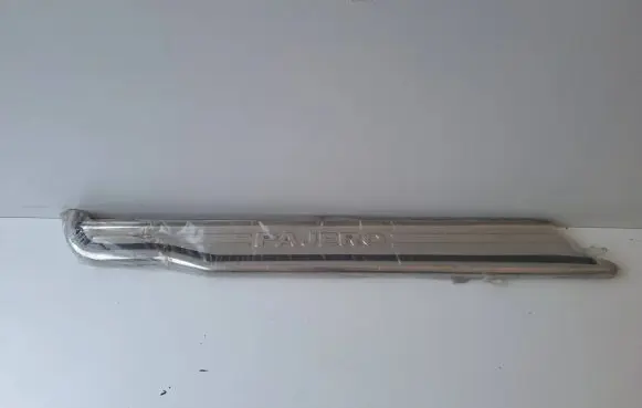 Mitsubishi Pajero Side skirt front trim Z4242140