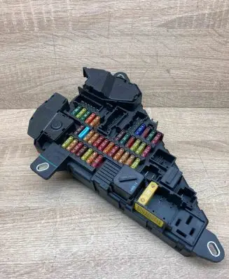BMW 5 E60 E61 Fuse module 6906588 518811047