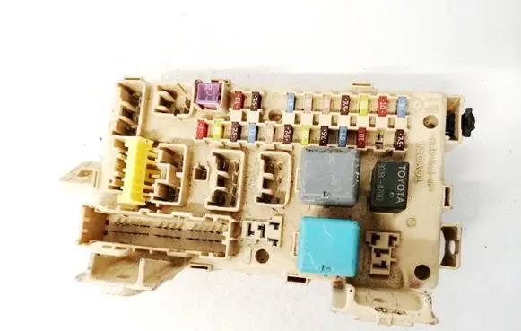 Toyota Avensis T250 Fuse box set 82641CA020F 82641-CA020F
