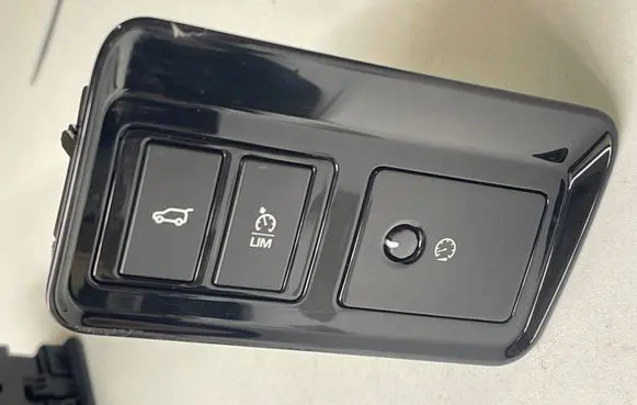 Tailgate opening switch