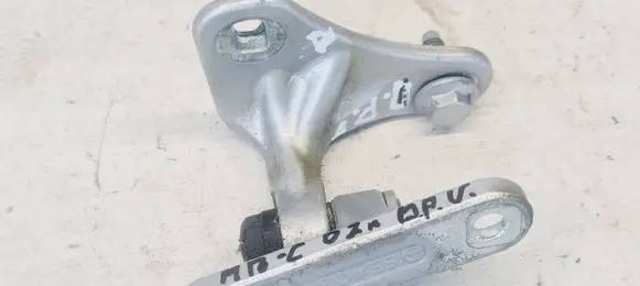 Mercedes-Benz C W203 Front door upper hinge ISE02M05