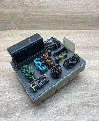 Ford Focus Fuse module 98AG14K150AF