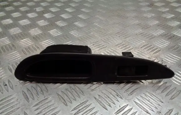 Nissan Primera Quarter vent window switch 82960AV760