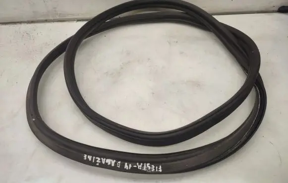 Ford Fiesta Loading door rubber seal (on body) 