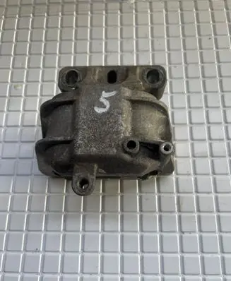 Volkswagen Golf V Engine mount bracket 1K0199262AJ