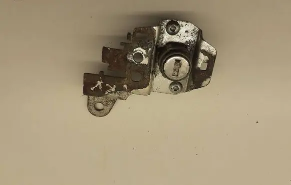 Honda FR-V Front door lock (next to the handle) 