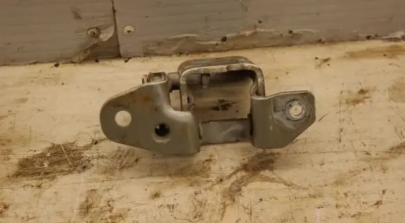 Chrysler Town u0026 Country V Front door upper hinge 878AE