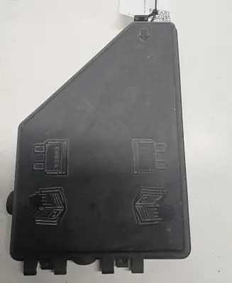 Land Rover Freelander Fuse box cover YQH101070