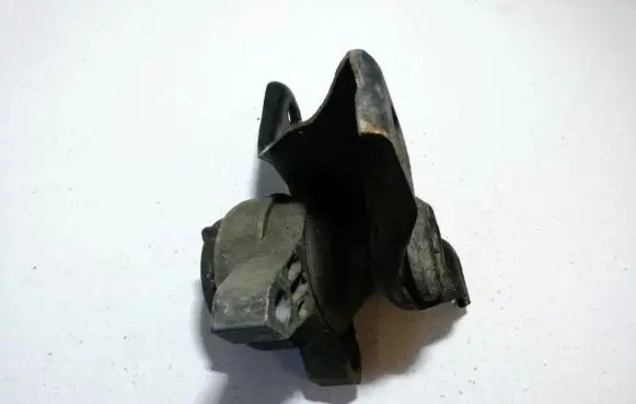 Ford Focus Engine mount bracket 326a29