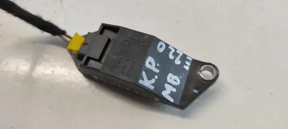 Mercedes-Benz E W211 Airbag deployment crash/impact sensor A0018209326 25571179A4 0018209326510334611965