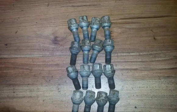 Peugeot Bipper Nuts/bolts 