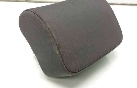 Volkswagen Golf V Rear seat headrest 