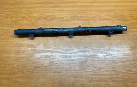 BMW 5 E60 E61 Fuel main line pipe 0445216002 012988