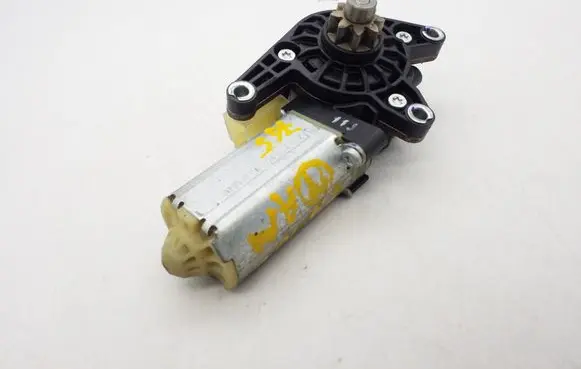 Ford Fusion II Seat adjustment motor 0390203047